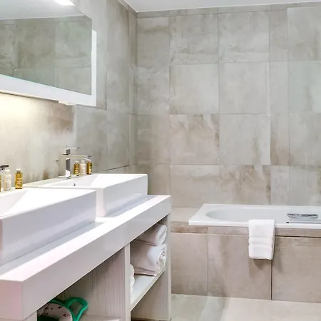 Luxueux 4 Pieces Au Coeur De Village, A Proximite Des Pistes Et Commerces - Fr-1-562-32 * Courchevel